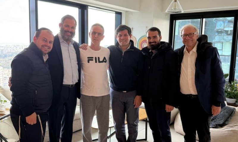 מרגש: הבדלה ראשונה של אוהד בן עמי לאחר ששוחרר מהשבי