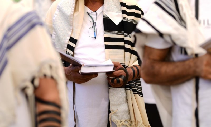 סערה בעקבות התיעוד מרמת גן: מנהל תיכון אסר על הנחת תפילין - התלמיד הושעה