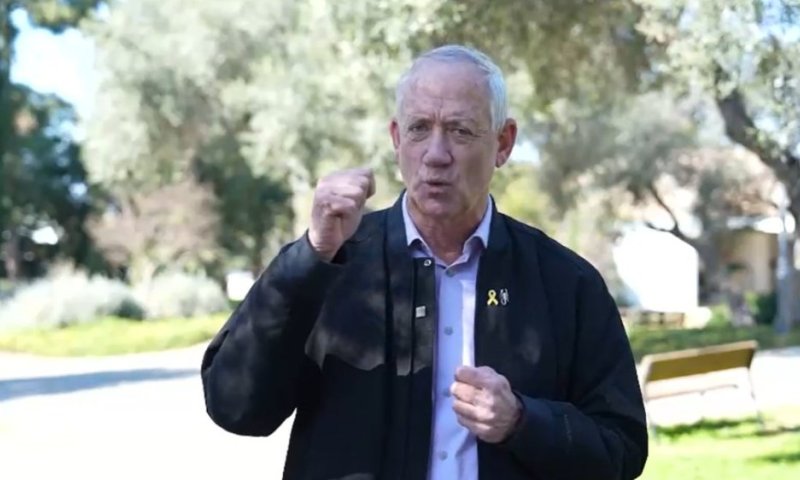 גנץ במהלך סיור בצפון: "משיכת הזמן בעסקה מחזקת את חמאס"