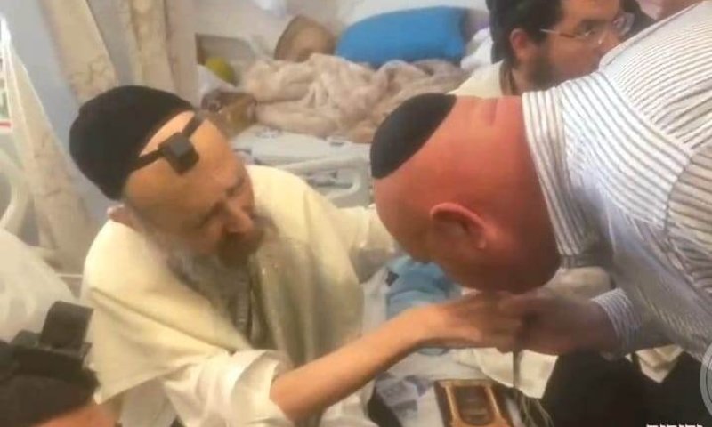 בחדר בבית החולים: ראש העיר טבריה ביקר את הצדיק