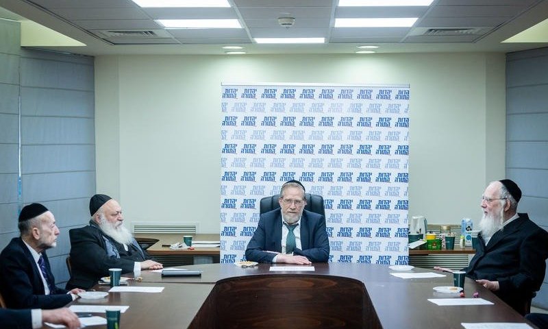גפני קרא לאמץ את מתווה פינדרוס: "לקבוע דד-ליין לחוק הגיוס"