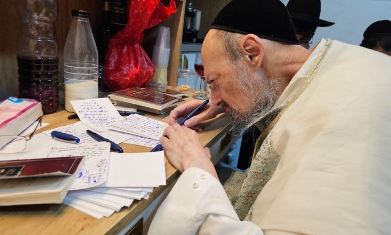 אנחת רווחה:&nbsp;הצדיק רבי דב&nbsp;קוק שוחרר מבית החולים לביתו