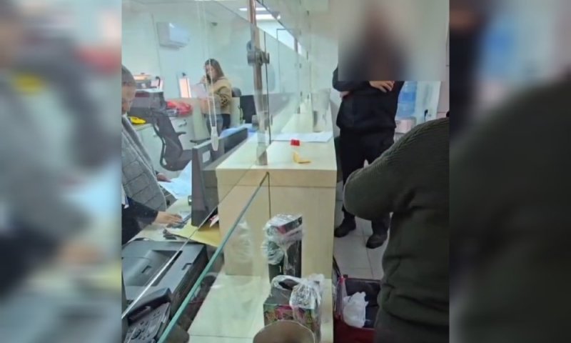 נכנסו להלם: התושב הגיע לשלם דו"ח עם מזוודה מלאה בעשרות אגורות