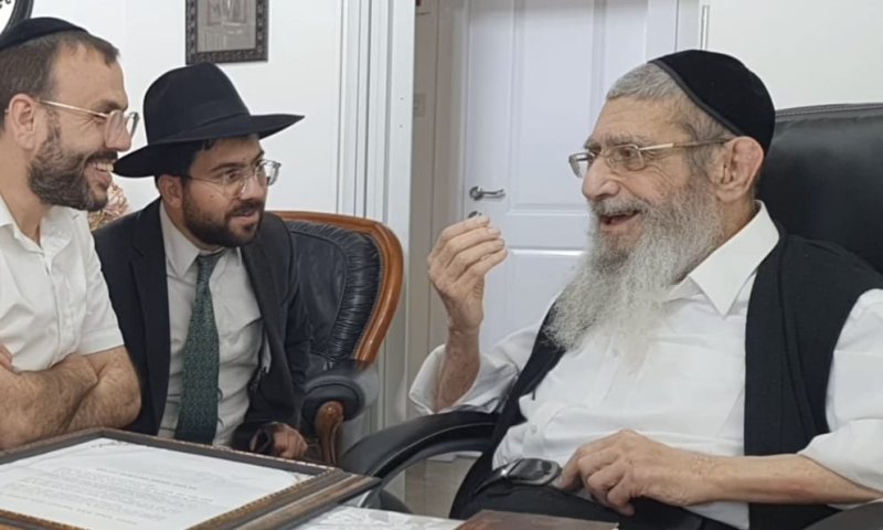 גלימה על הכתפיים: כשהגר"ש סירב להתמנות לראשון לציון | צפו