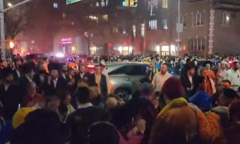 השכונה החסידית סוערת ומזועזעת: אירועי פורים נחגגו בפריצות 
