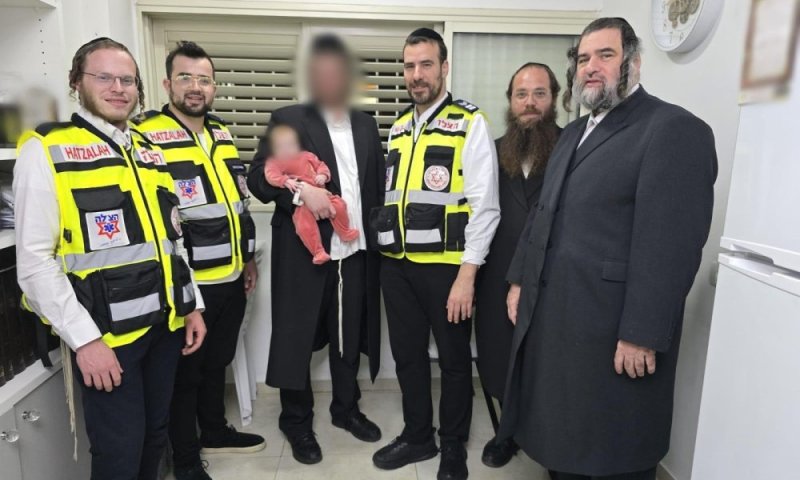 "החזרתם אותנו לחיים": מפגש מרגש בין המתנדבים לתינוקת שהצילו