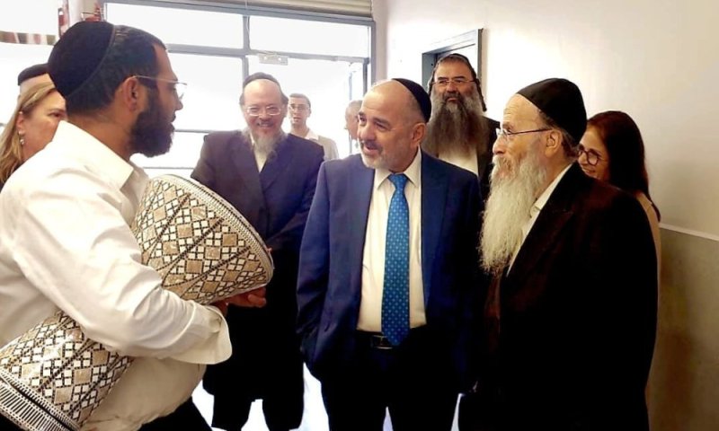 שר הרווחה מרגי בעמותת 'עלי שיח': "אתם עושים עבודת קודש"