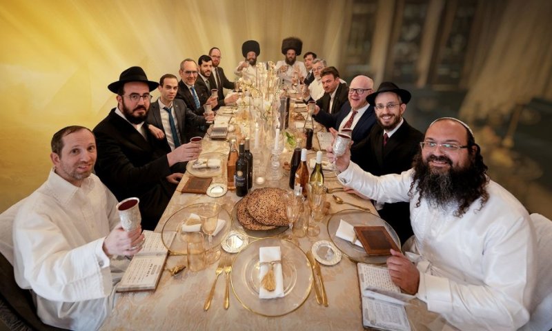 שדרני 'קול פליי' - מחרוזת חגיגית עם מיטב שירי הפסח