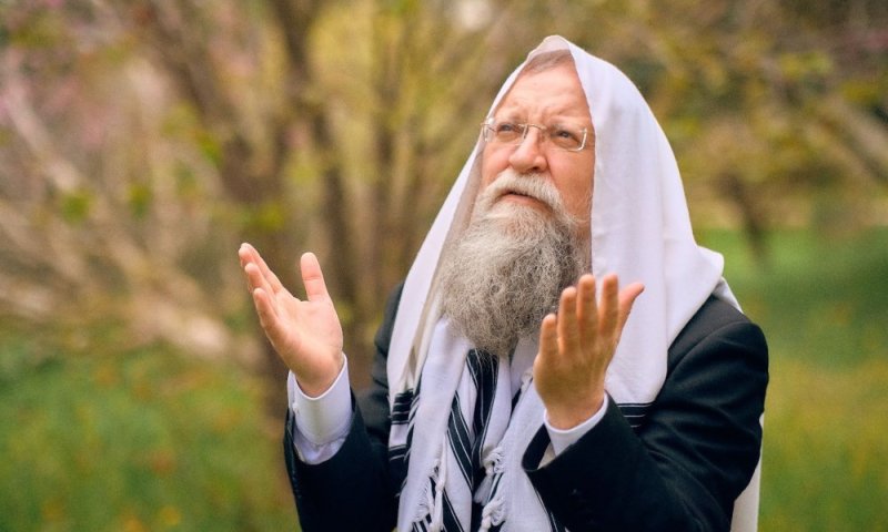 רֶבְּ דָוִד בסינגל בכורה מרגש: &ldquo;דור זועק שמע ישראל&rdquo;