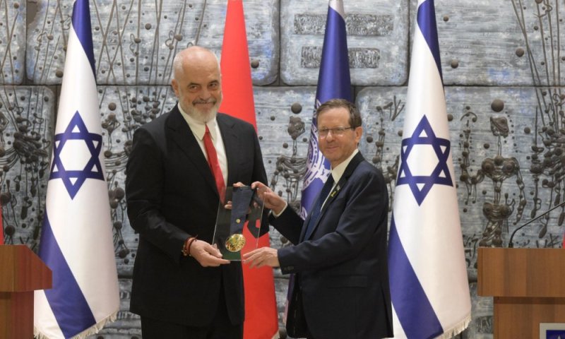 הרצוג וראש ממשלת אלבניה