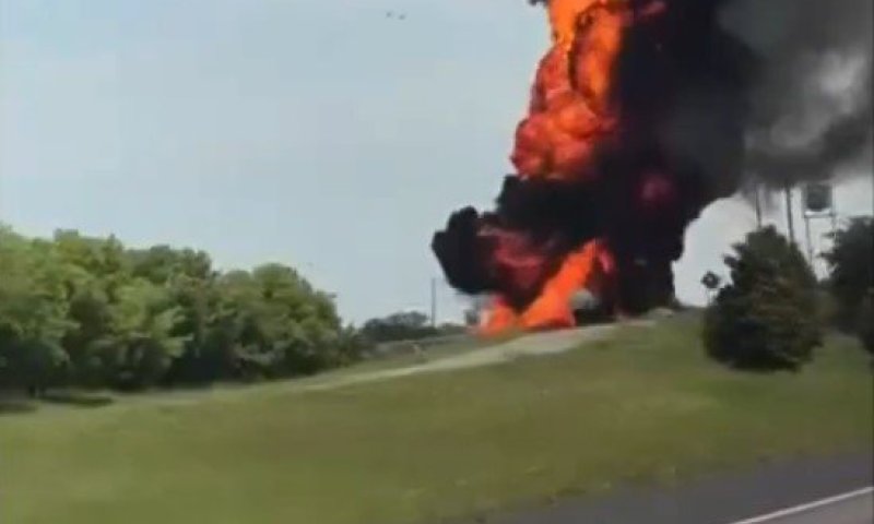 להבות בגובה עשרות מטרים: משאית דלק התפוצצה באלבמה
