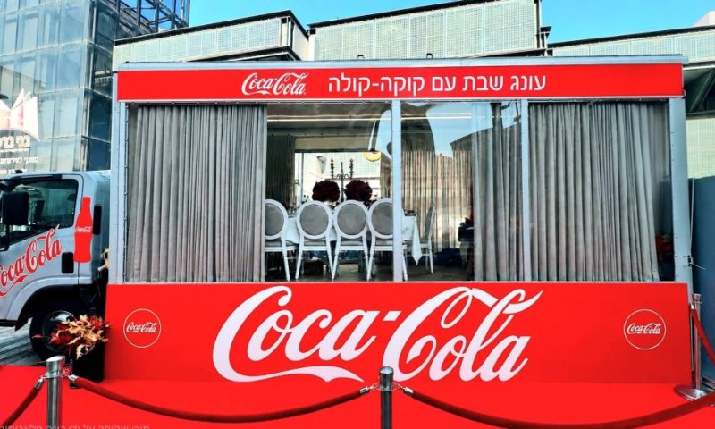 משאית שולחן השבת של קוקה-קולה מגיעה היום לביתר-עילית עם פרס שווה במיוחד!