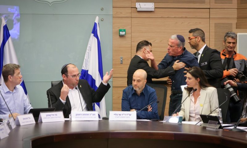 סערה בוועדת חוקה: היועמ"שית נזפה בחכי"ם על השאלות, רוטמן זעם