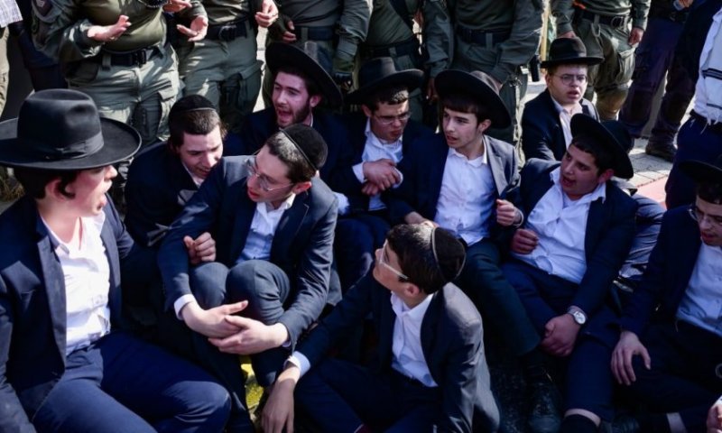 ברקע יום הגיוס למסלולים החרדים: עימותים בתל השומר | תיעוד
