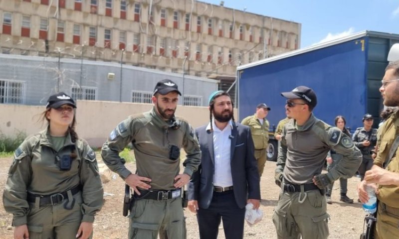"כמו סינוואר": ח"כ צבי סוכות הותקף בתל השומר | תיעוד