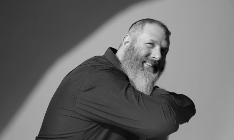 הלהיט החדש של עדי גביסון, עכשיו גם בווקאלי