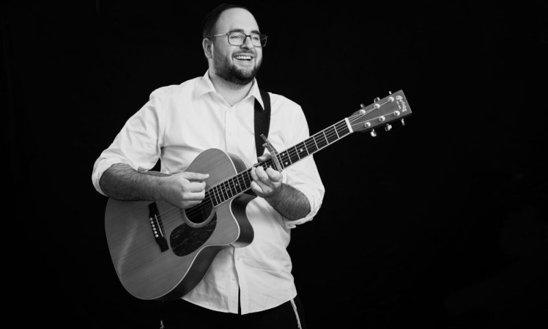 הזמר והיוצר אריאל בורסוצקי מבקש "חנני השם"