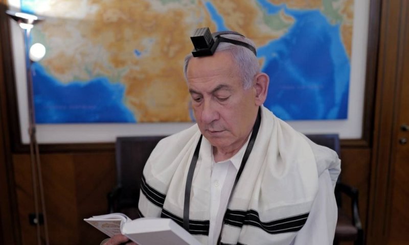 זכר לגיבור: ראש הממשלה הניח את התפילין של החייל שנפל בעזה