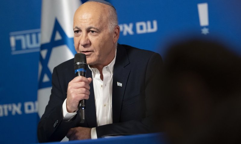 סערה בימין: מספר 2 של איזנקוט דורש לפנות חוות ויישובים