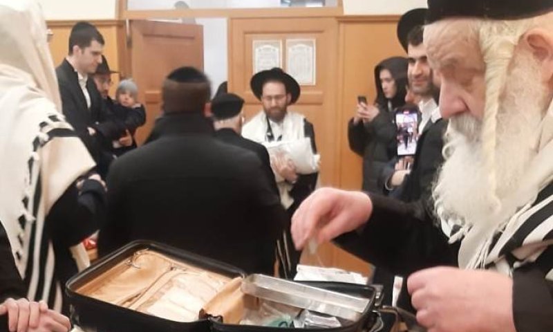 המוהל משחזר: "נאלצתי לתת להם הכל, גם כספי צדקה הם לקחו"