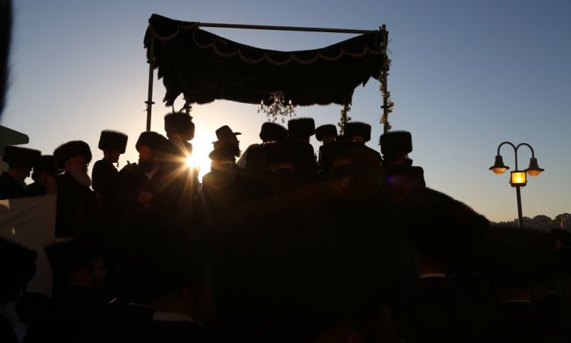 ניגון שהולחן לחופת גיורת וחסיד בחג השבועות | האזינו