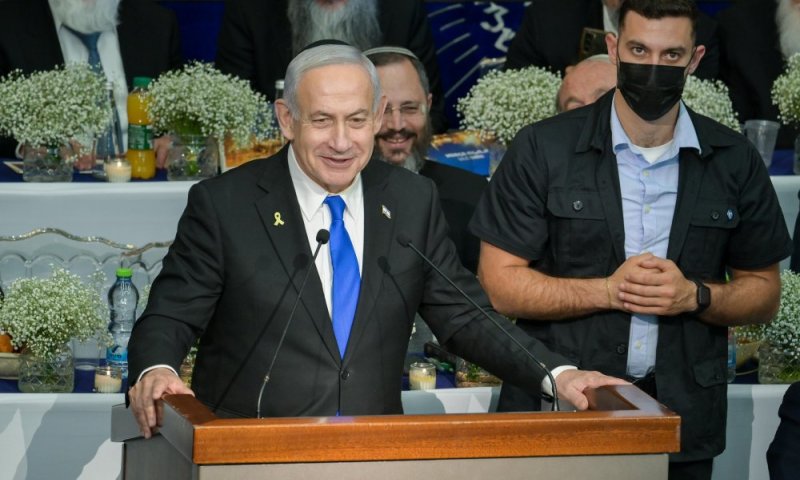 השעות שלפני התקיפה: רופאו של נתניהו חושף את הרגעים שמאחורי הקלעים