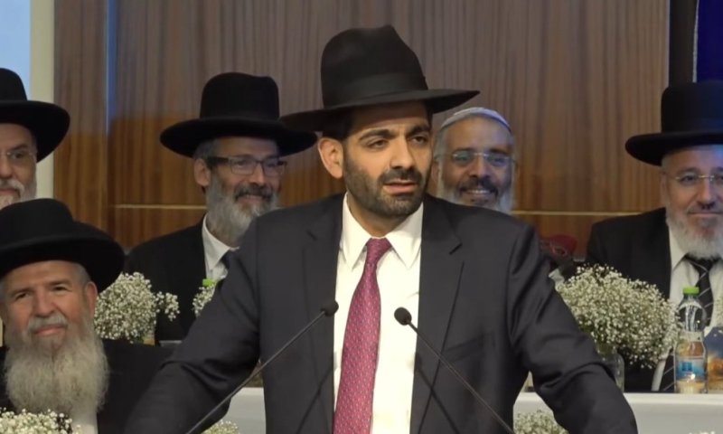  רגע מיוחד במעוז הסרוג: השר החרדי שזכה לתשואות בישיבת מרכז הרב 