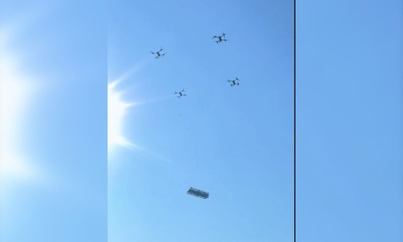 פריצת דרך: ארבעה רחפנים נשאו יחד מטען במשקל 600 ק"ג