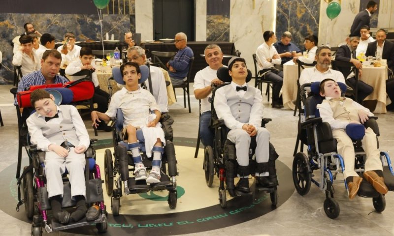 רגעים מרטיטים על יד שריד בית מקדשנו בסיום מחנה הקיץ המיוחד של 'עלה'
