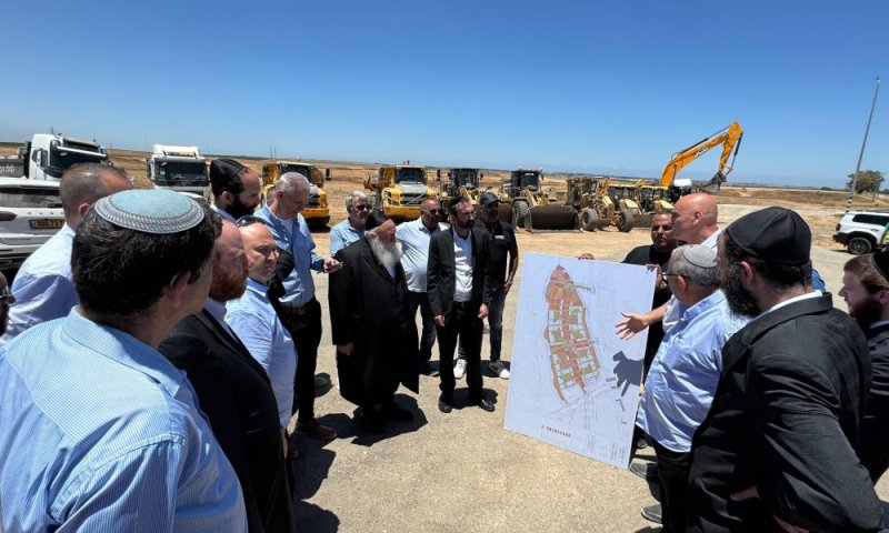 שר הבינוי והשיכון קיים ישיבת עבודה בשטח הבנייה במערב קריית גת