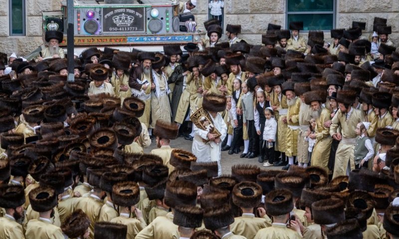 החידושים המעניינים: כך חגגו את שבועות בחצרות הקודש ובהיכלי הישיבות