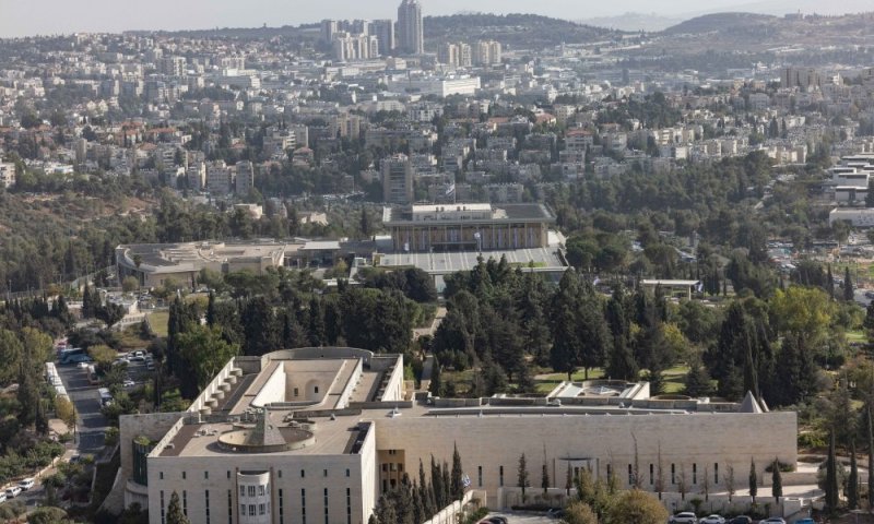 הפגיעה בחלון בית המשפט העליון - באמצעות אקדח אוויר