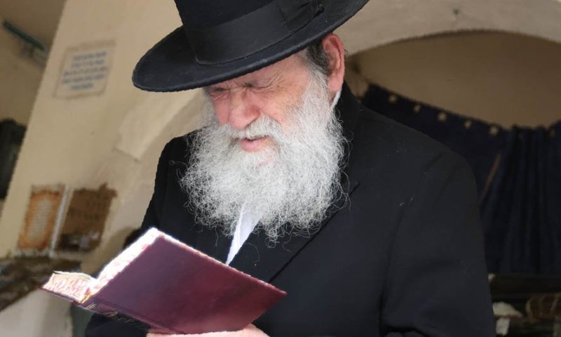 עמוד ההוראה הגר"נ נוסבוים: "יזכו לביטול כל הגזירות מעליהם ולפרנסה ברווח"