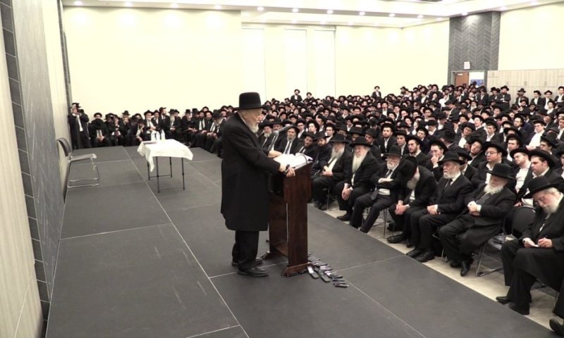 מנהיג עולם הישיבות בעצרת בארה"ב: "בארץ לא יכולים לישון מרוב פחד"