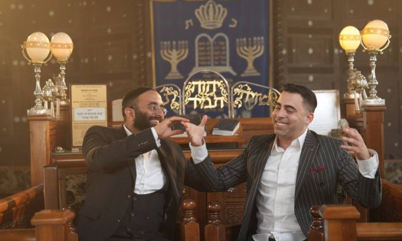 אופיר סלומון ואלחנן משמרתי במחרוזת חדשה שצולמה בבית הכנסת העתיק בירושלים