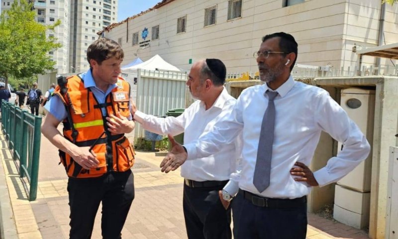 משרד הרווחה בסיוע נרחב לנפגעי הטילים ופינוי דיירי דיור מוגן שנפגע