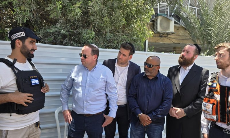 מנכ"ל רשות השירות הלאומי-אזרחי למתנדבי השירות האזרחי בזירת הנפילה בבת ים:  "הצלתם חיים מתוך ההריסות"