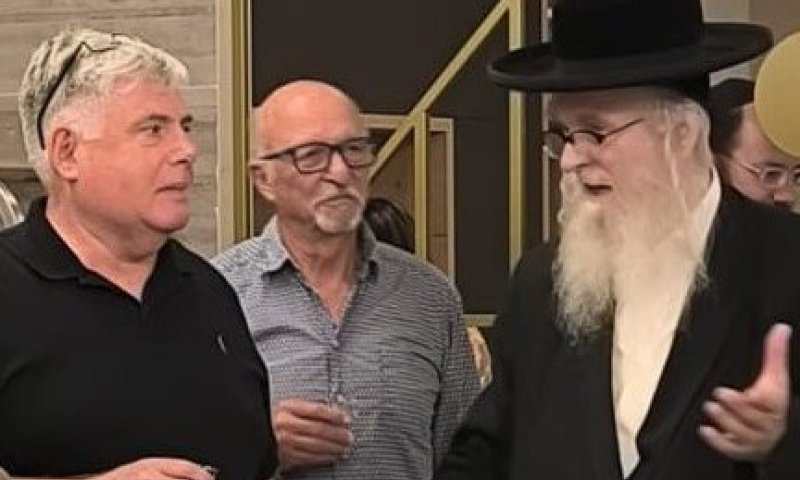 כרמית חונכת מעבדת פיתוח בתחום השוקולד והקונדיטוריה  