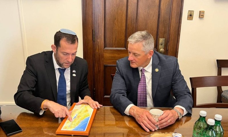 לאחר פניית יוסי דגן: סערה ואיומים בגבעת הקפיטול נגד החוק האנטישמי של אירלנד
