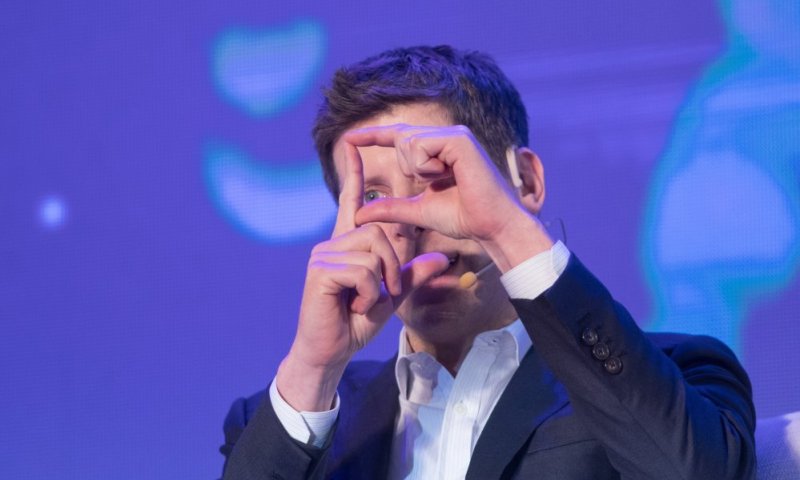 סוף עידן הסמארטפונים? סם אלטמן חושף את המכשיר שישנה את חיינו