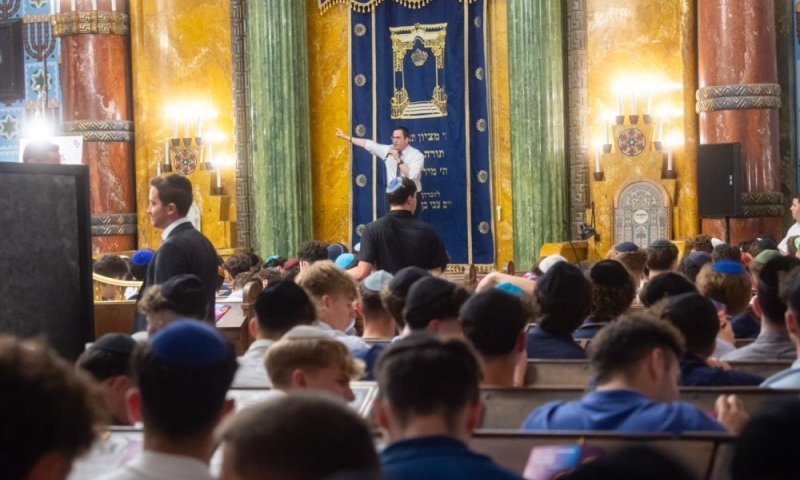 שבת ייחודית ונעלית: מאות סטודנטים התארחו בקהילה האורתודוקסית בבודפשט שבהונגריה