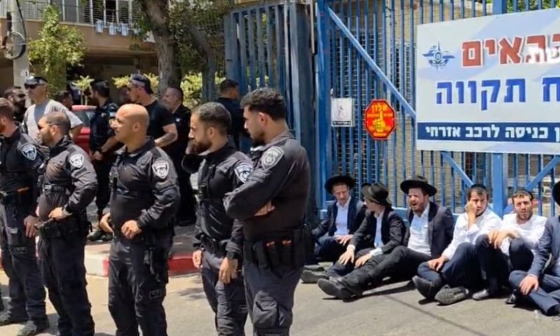 תלמיד הישיבה הגיע לתחנת המשטרה לקבלת תעודת יושר - ונעצר
