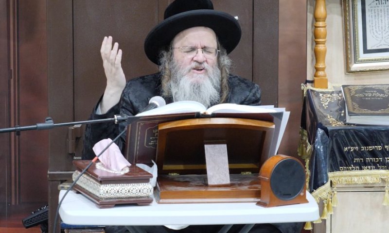 הקינה של האדמו"ר מדינוב בליל ט' באב | צפו בתיעוד וידאו מלא