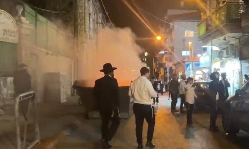 בהפגנת קיצוניים בירושלים: קצין משטרה ואזרח נפצעו, נגרם נזק לניידת