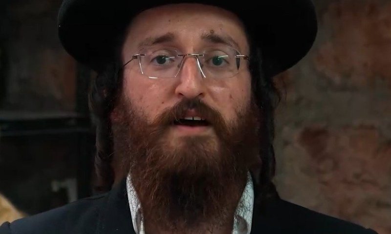 צפו: חברו של מוישה שיינפיל זצ"ל נשבר אל מול המצלמה