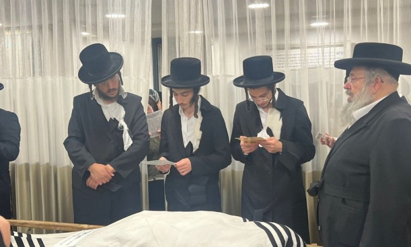 המומים מפטירתו הפתאומית של הרב יוחאי אשר - מחשובי חסידי ויזניץ 