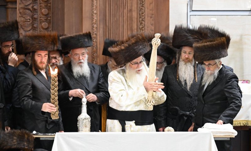 הרבי מצאנז ישבות עם הגבירים בעיר העתיקה  &bull; כל אירועי וזמני שבת מברכים