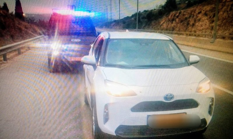 קטין שוהה בלתי חוקי גנב רכב ופתח בנסיעה להימלטות מהשוטרים