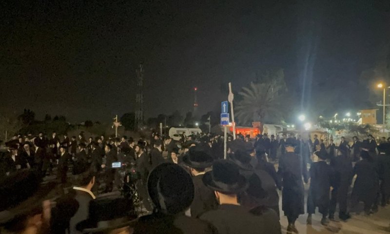 שידור חי מכלא 10: עצרת מחאה דרמטית מול שערי הכלא&nbsp;