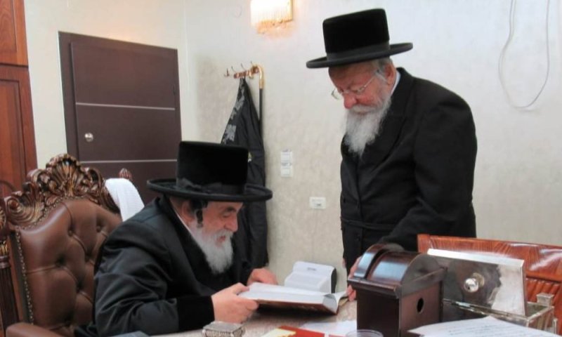 מהכנסת למכונות ארטסקרול: מוזס הוציא את&nbsp;'לפני ולפנים' באנגלית